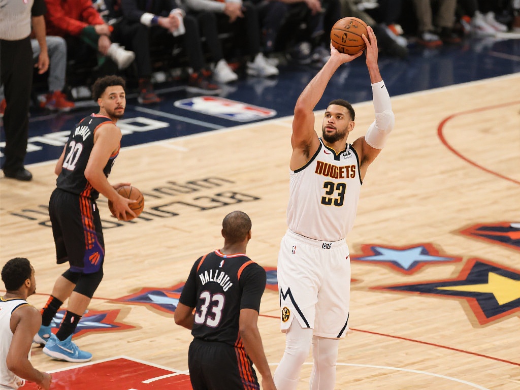 波杰全明星后表现爆发,场均得分与三分双提升 全明星赛后,波杰的战术定位似乎也发生了微